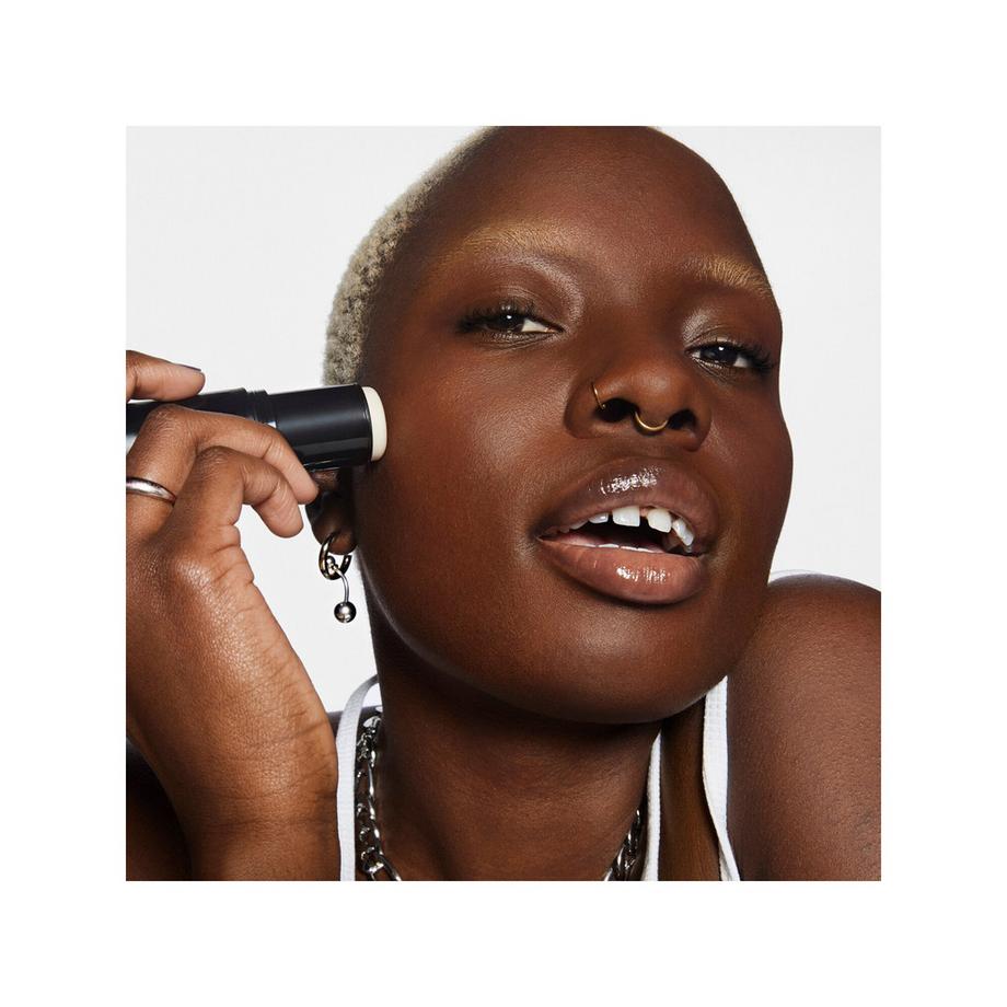 MILK  Pore Eclipse Matte Blur Stik - Stick opacizzante e perfezionante non comedogeno 