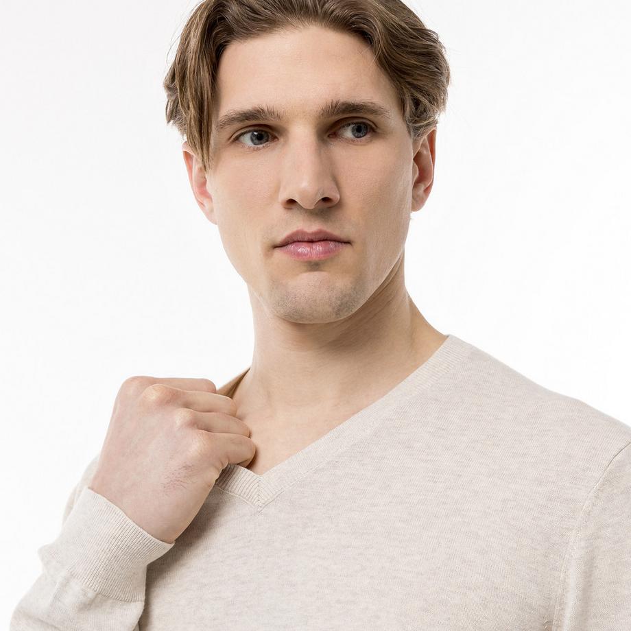 Manor Man V-Neck Pullover  