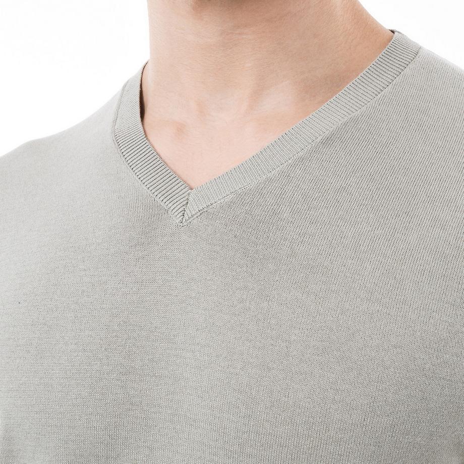 Manor Man V-Neck Pullover  