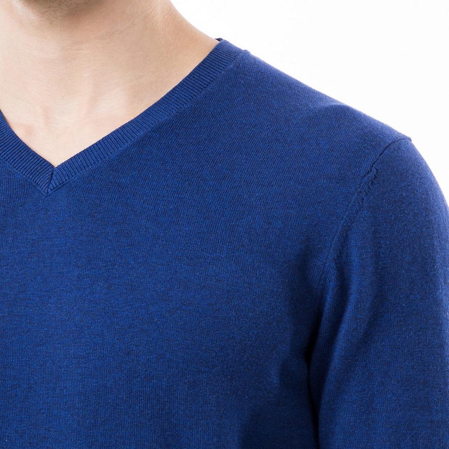 Manor Man V-Neck Pullover  