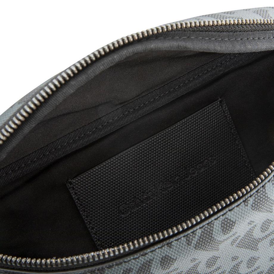 Calvin Klein Jeans Matte AOP SQ Waistbag 38  