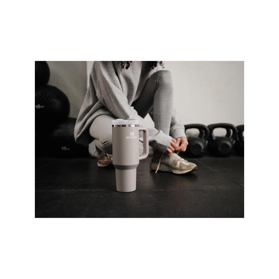 Stanley 1913 Isolierbecher Quencher FlowState™ 