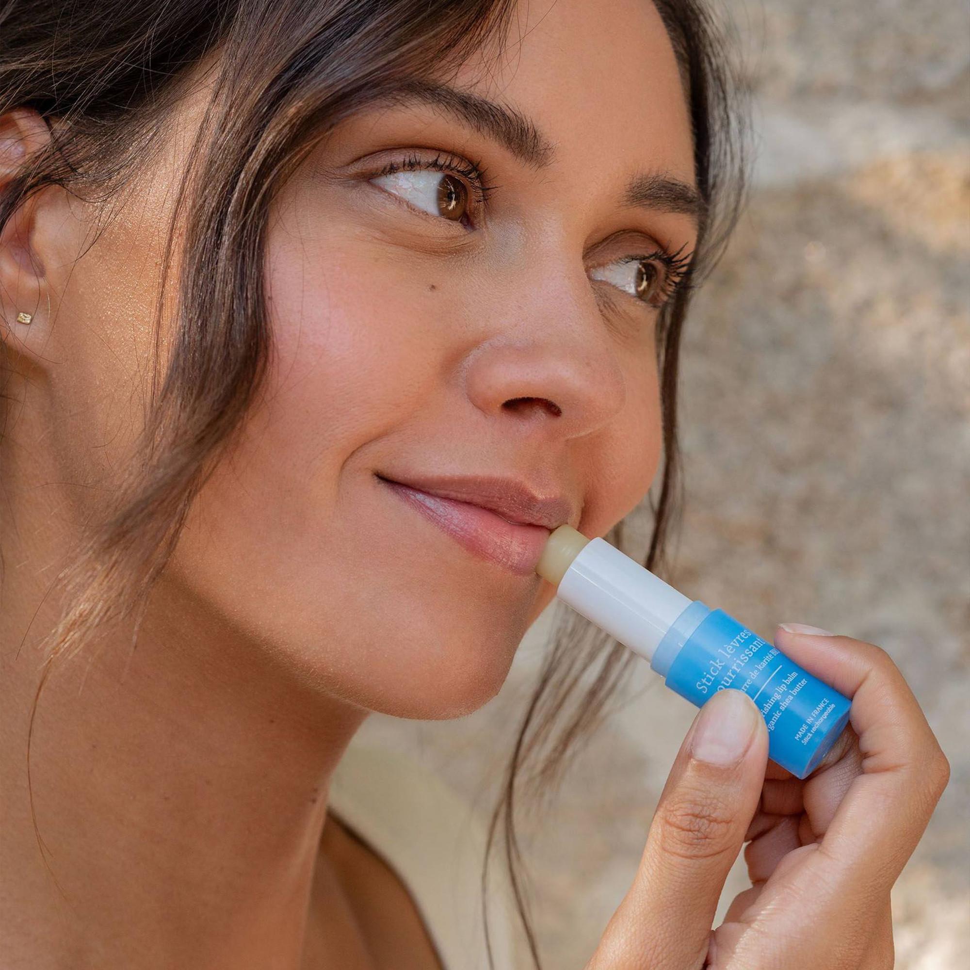 La Rosée  Stick Lèvres Nourrissant Au Beurre De Karité Bio - Rechargeable 