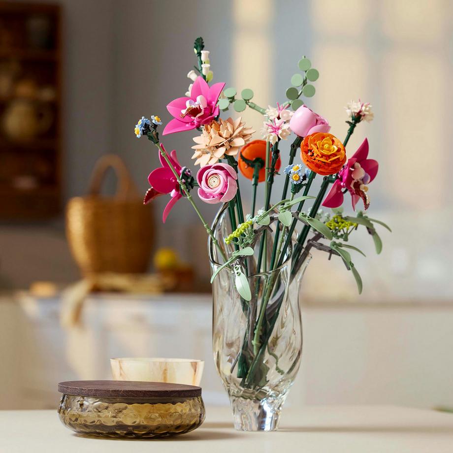 LEGO®  10342 Le joli bouquet de fleurs roses 