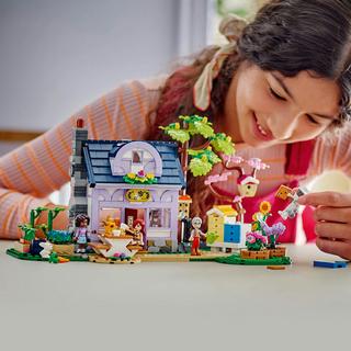 LEGO®  42669 La maison des apiculteurs et le jardin fleuri 