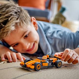 LEGO®  60442 Voiture de course McLaren avec pilote de F1® 