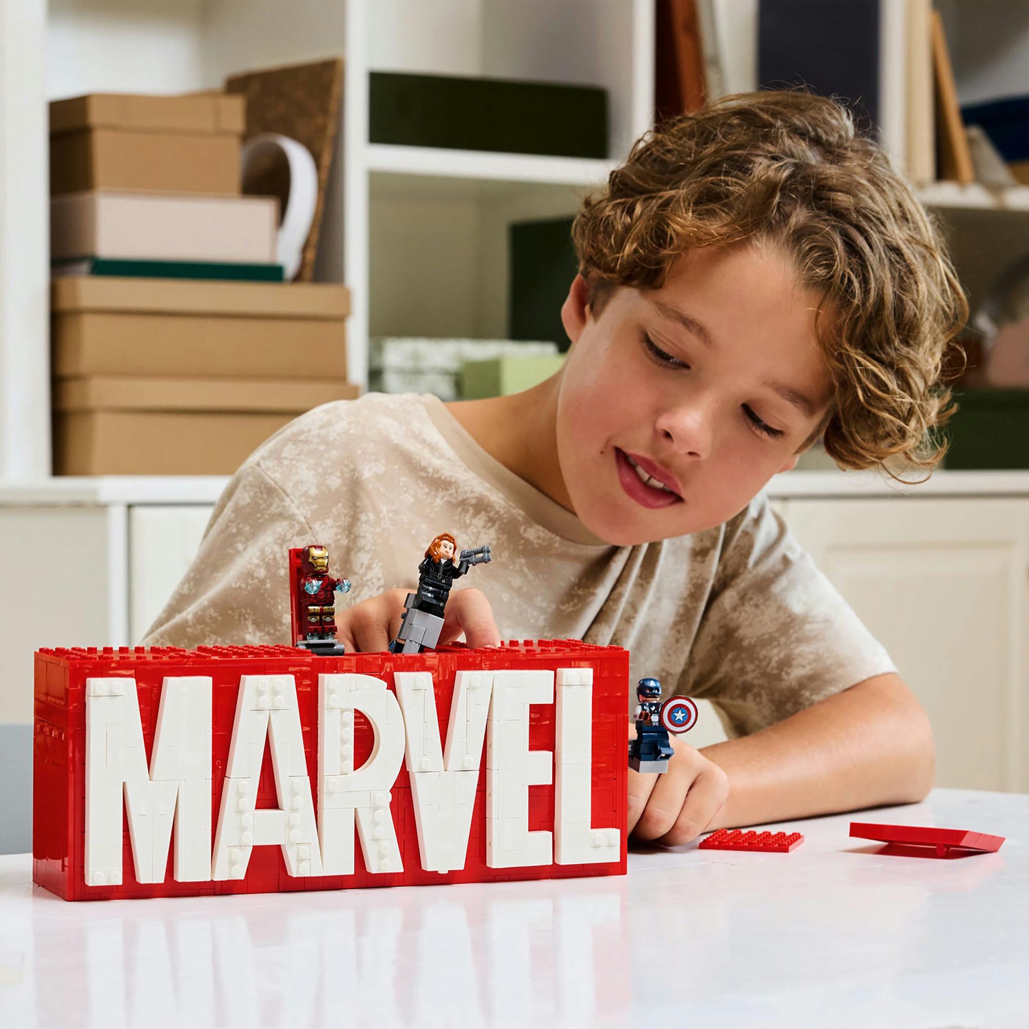 LEGO®  76313 MARVEL Logo & Minifiguren 