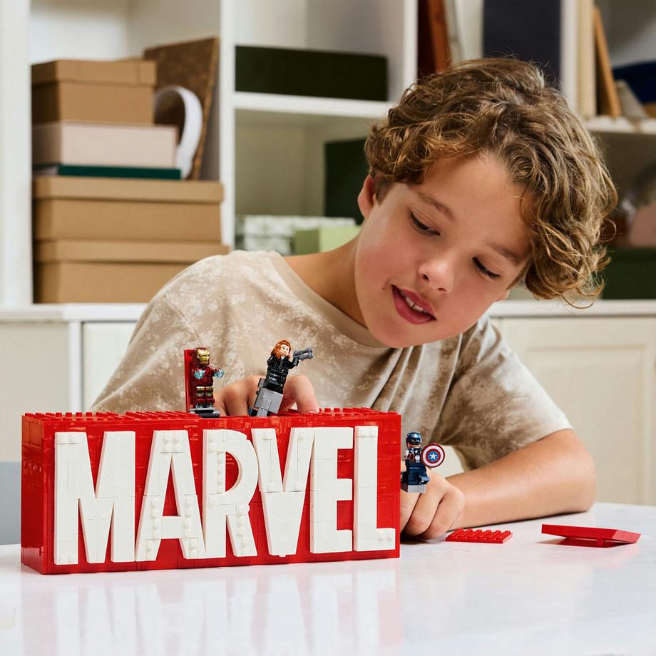 LEGO®  76313 Logo e Minifigure MARVEL 