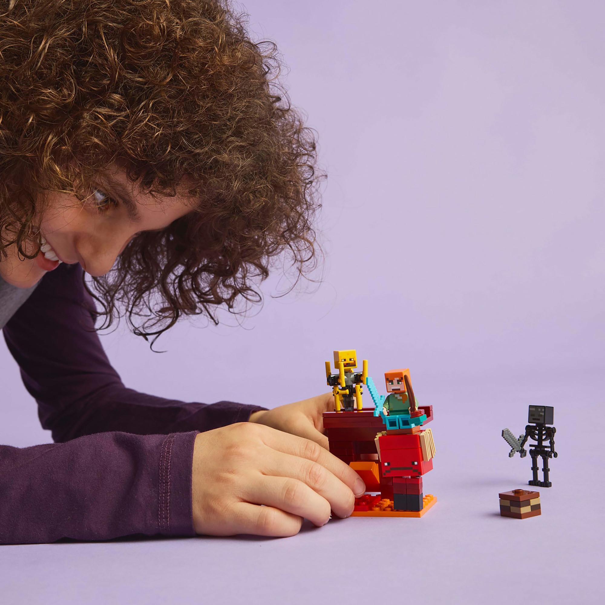 LEGO®  21266 Battaglia sul ponte del Nether 