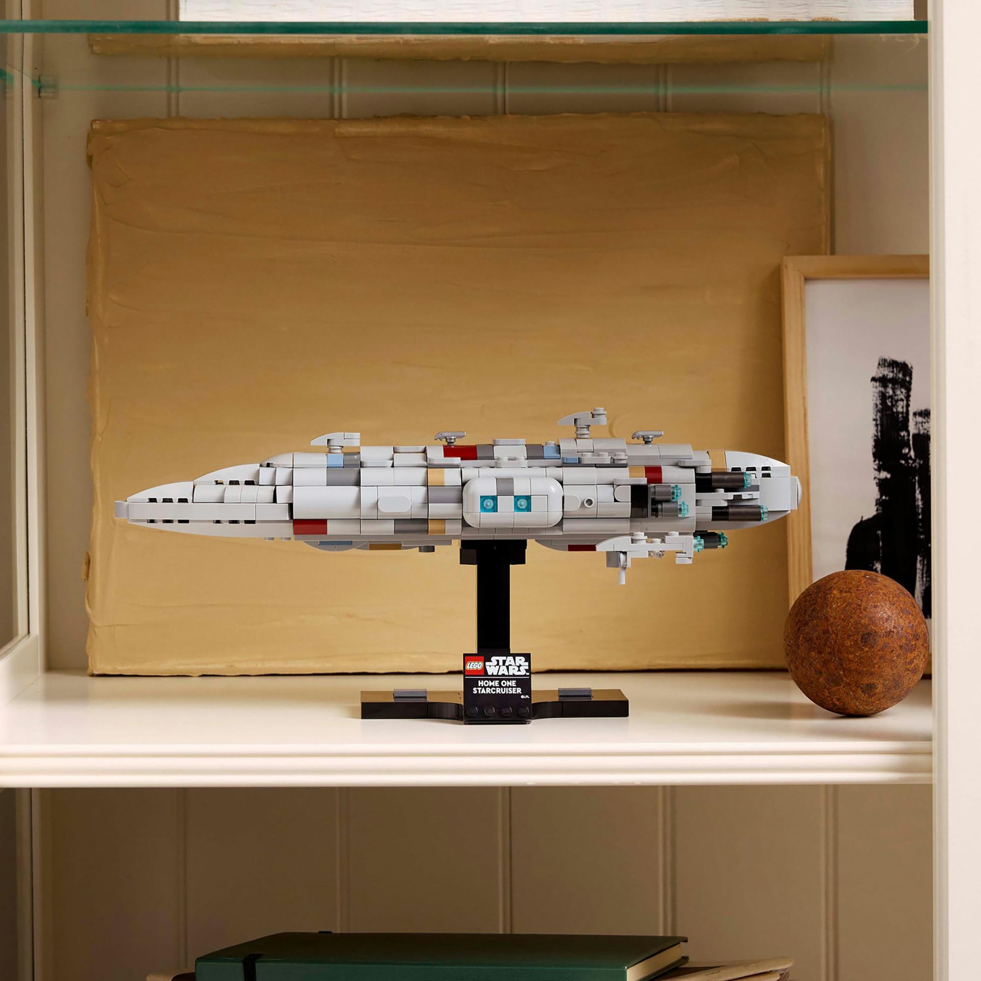 LEGO®  75405 Starcruiser Home One 