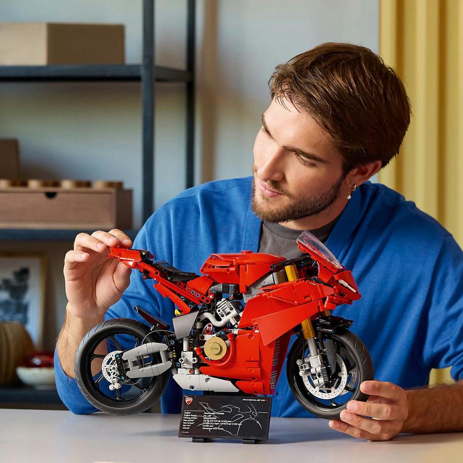 LEGO®  42202 Ducati Panigale V4 S Motorrad 