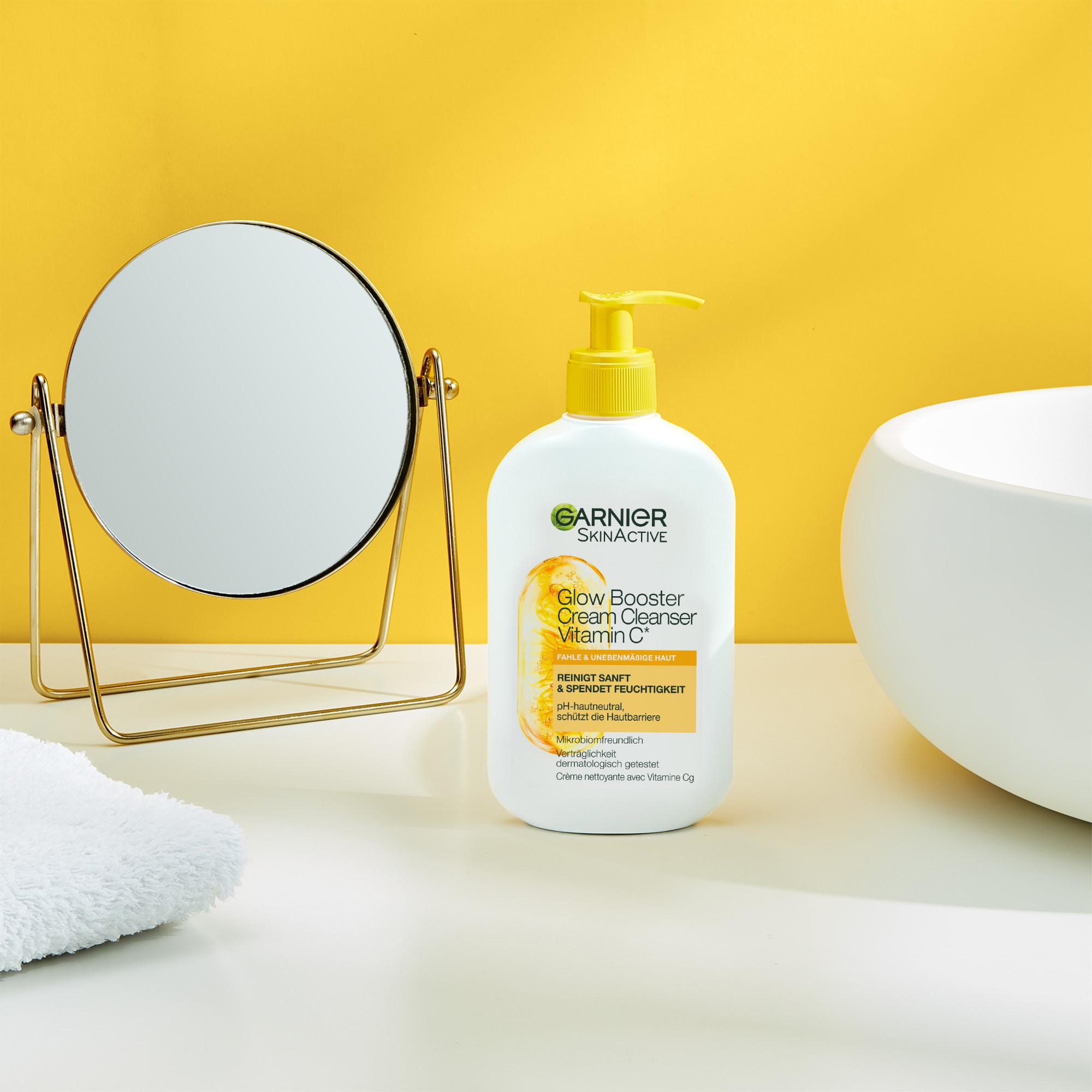 GARNIER SkinActive Glow Booster Cream Cleanser Vitamin C 