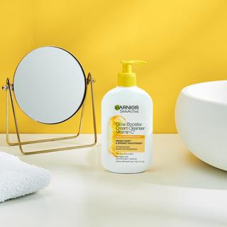 GARNIER SkinActive Glow Booster Cream Cleanser Vitamin C 