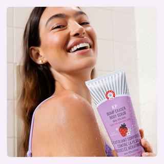 FIRST AID BEAUTY  KP Body Scrub Strawberry - Gommage corps douceur immédiate AHA à la Fraise 