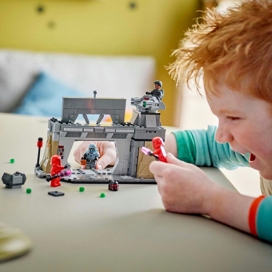 LEGO®  75386 Battaglia tra Paz Vizsla™ e Moff Gideon™ 