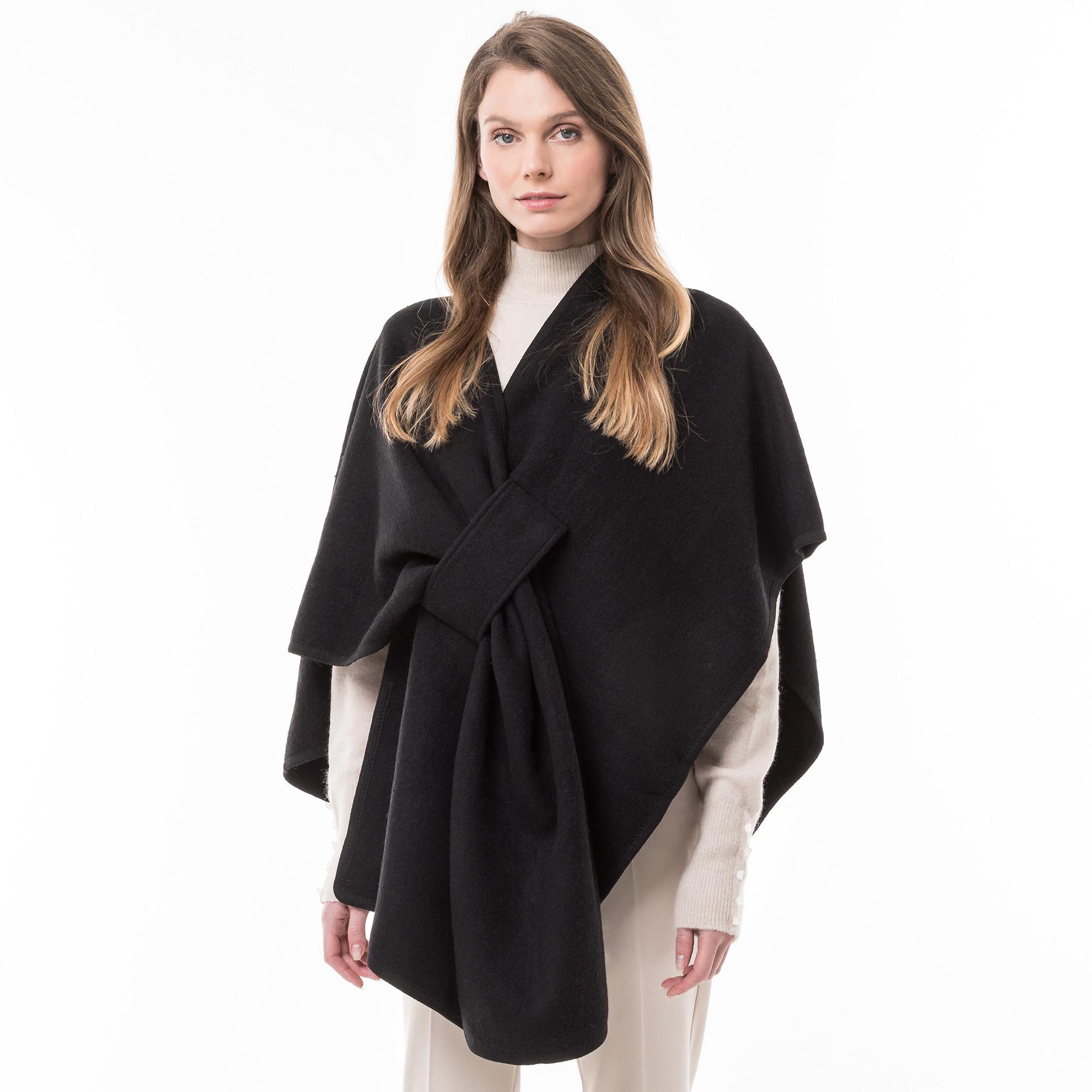 Manor Woman  Poncho 