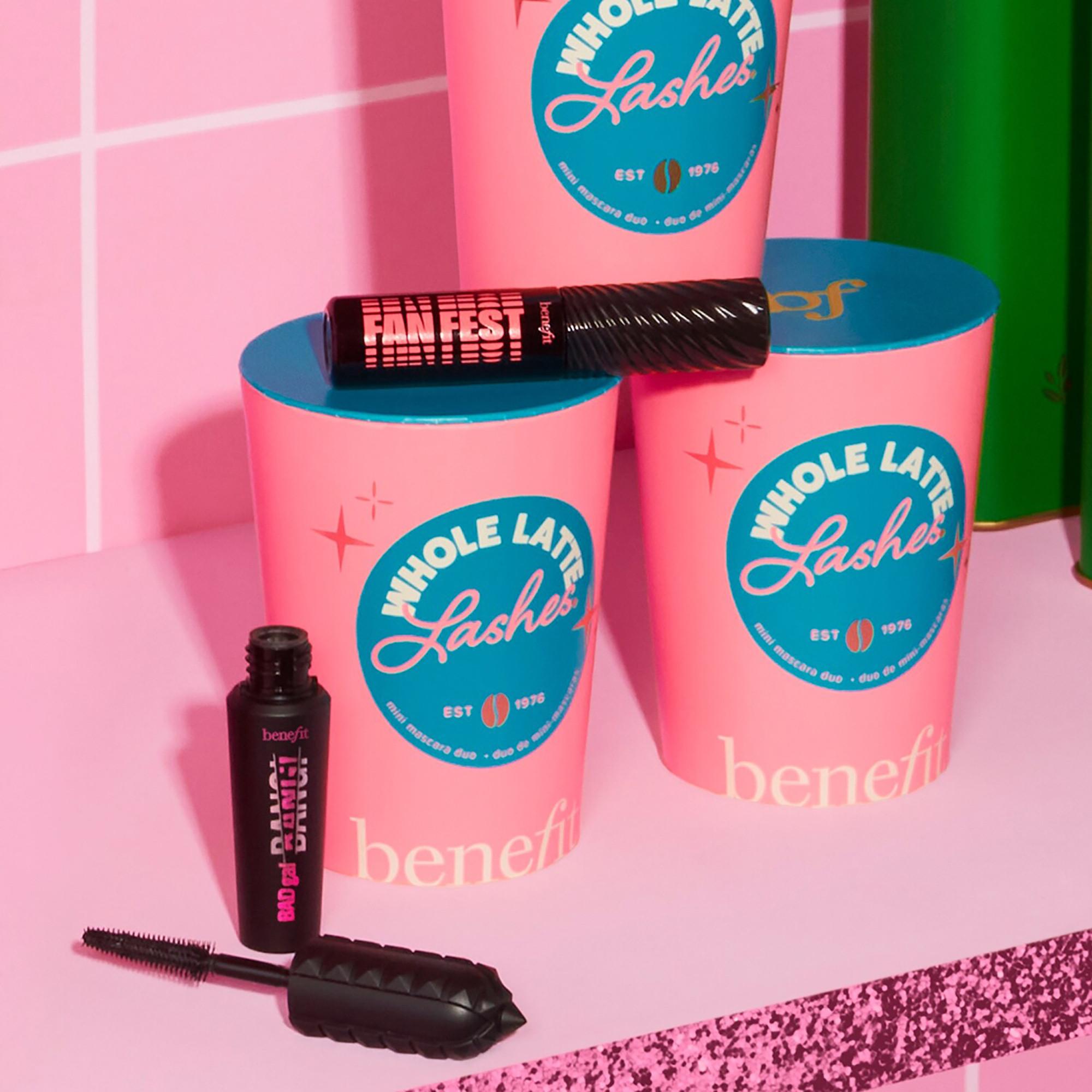 benefit  Whole Latte Lashes - Le coffret duo de mascaras de Noël 