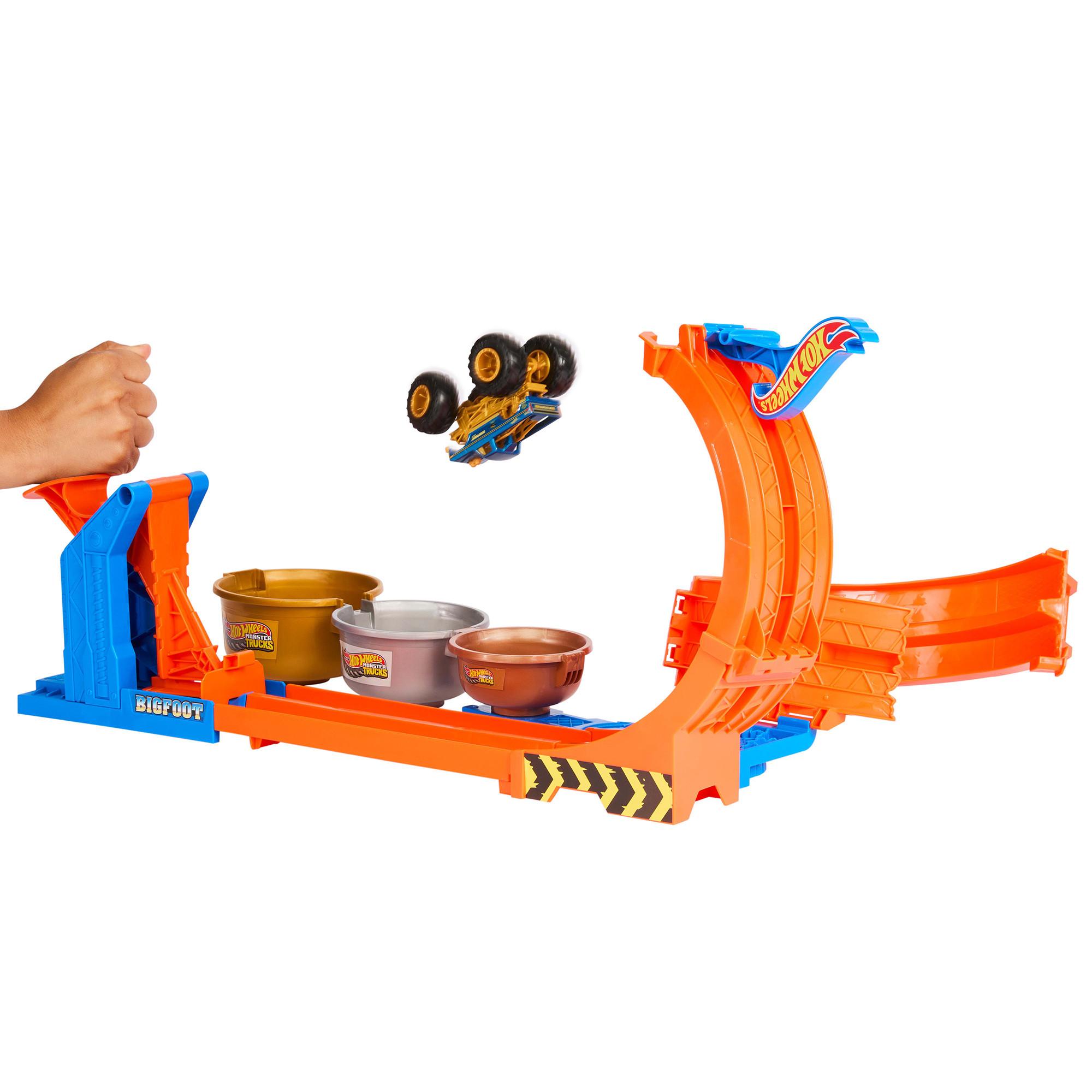 Hot Wheels  Monster Trucks Loop & Flip 