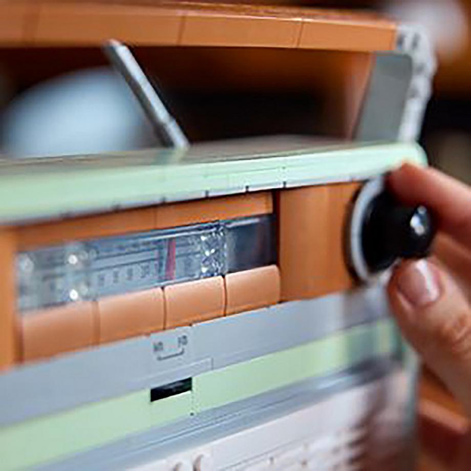LEGO®  10334 Retro-Kofferradio 