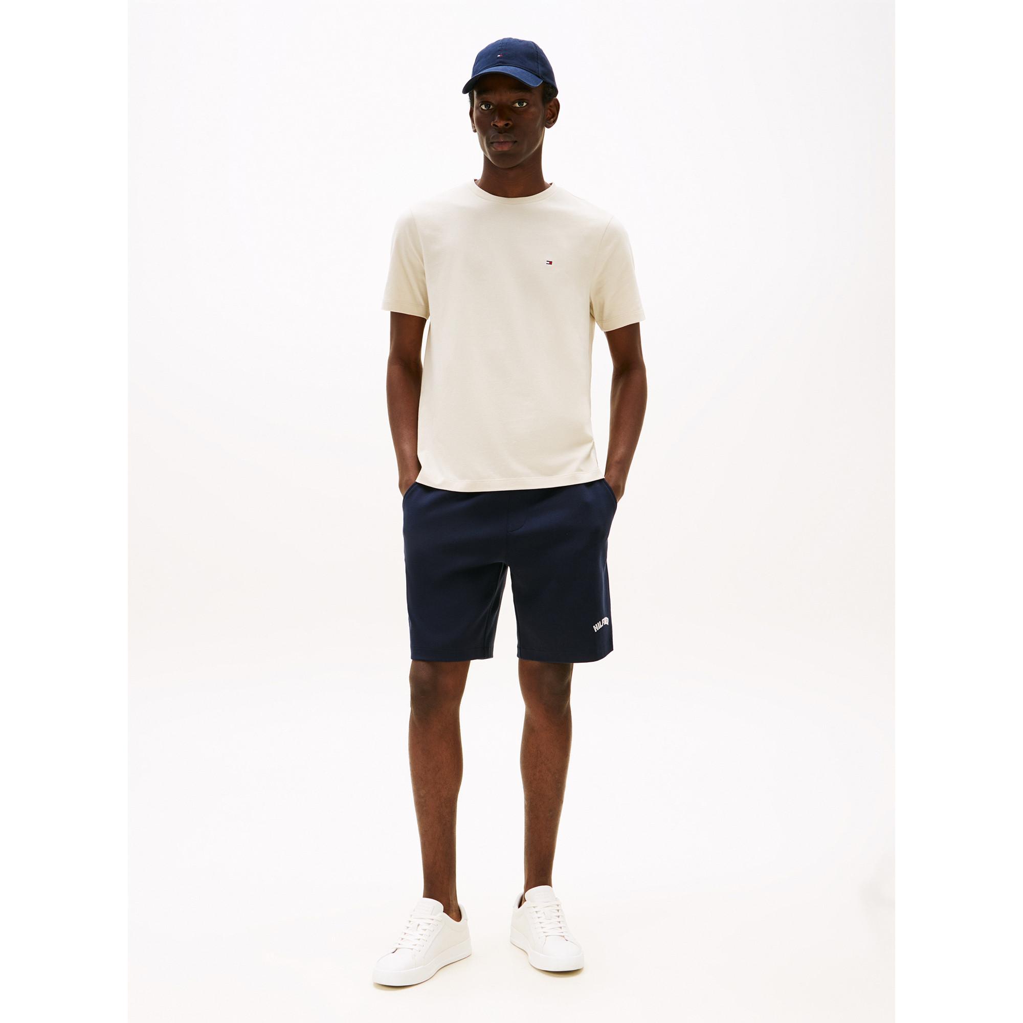 TOMMY HILFIGER ESS Seasonal Regular Fit Solid T-Shirt  