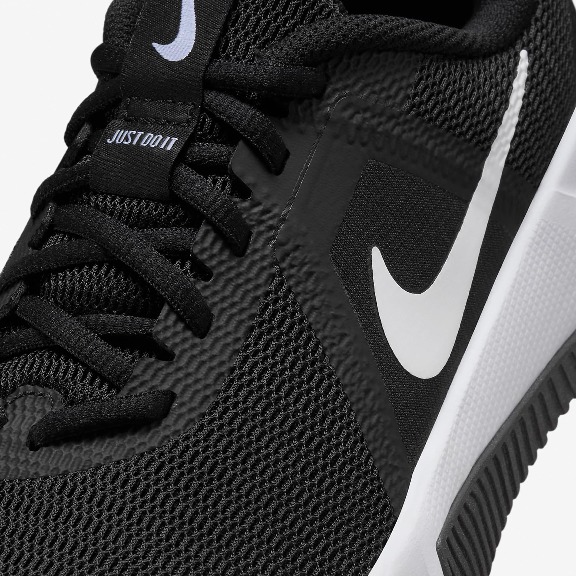 NIKE Wmns Mc Trainer 3 Scarpe da fitness 