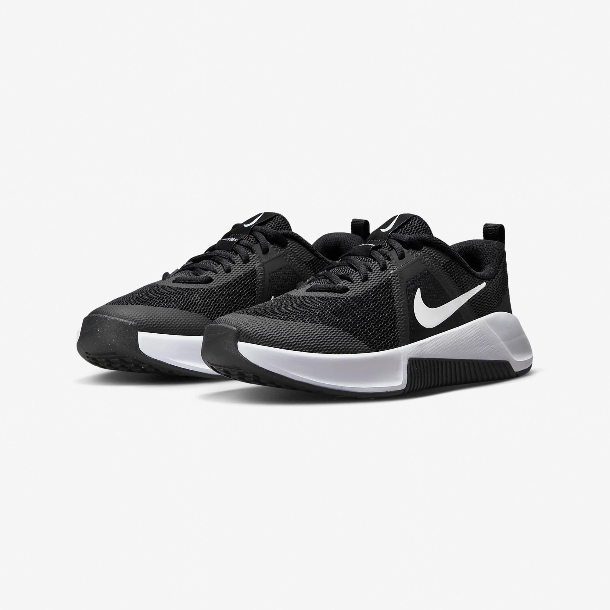 NIKE Wmns Mc Trainer 3 Scarpe da fitness 