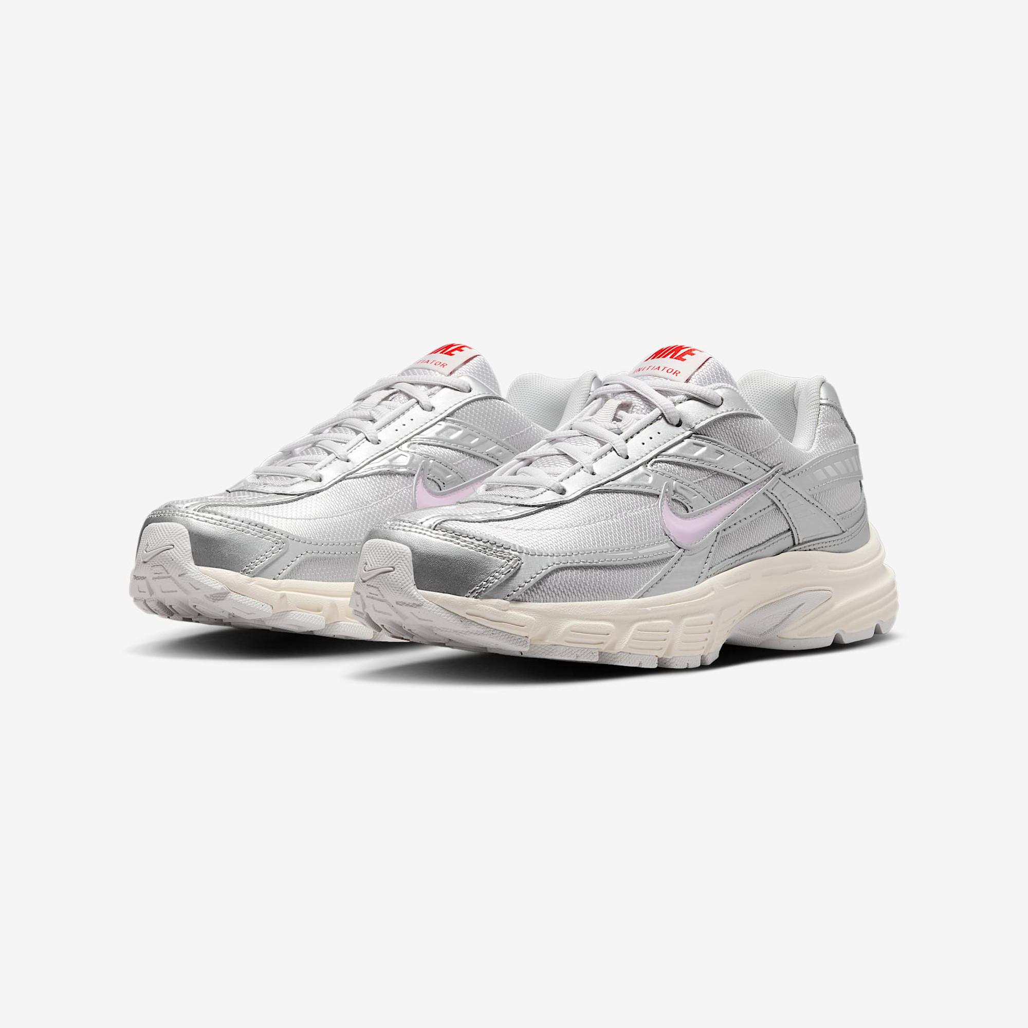 NIKE Wmns Initiator Sneakers, basses 