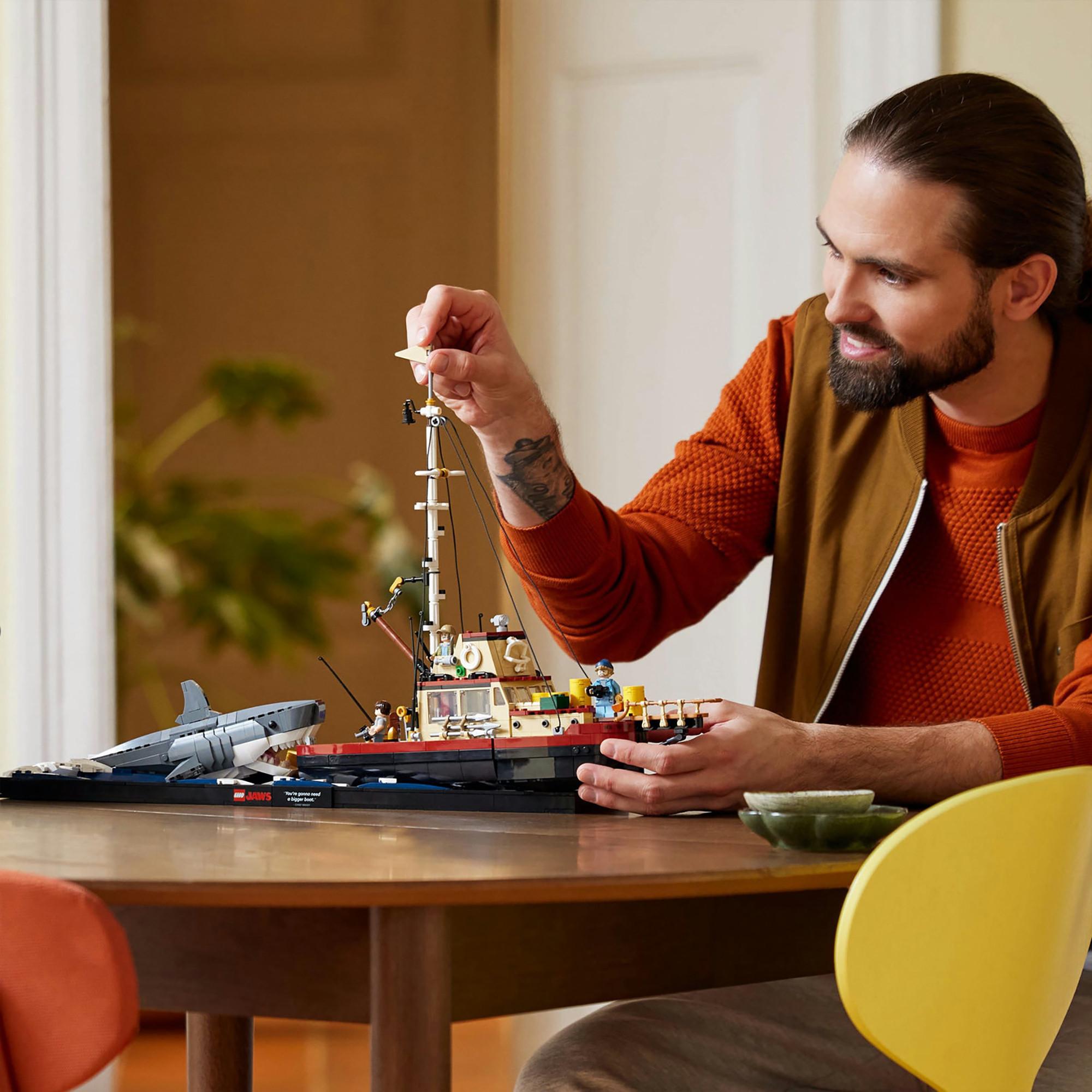 LEGO®  21350 Lo squalo 