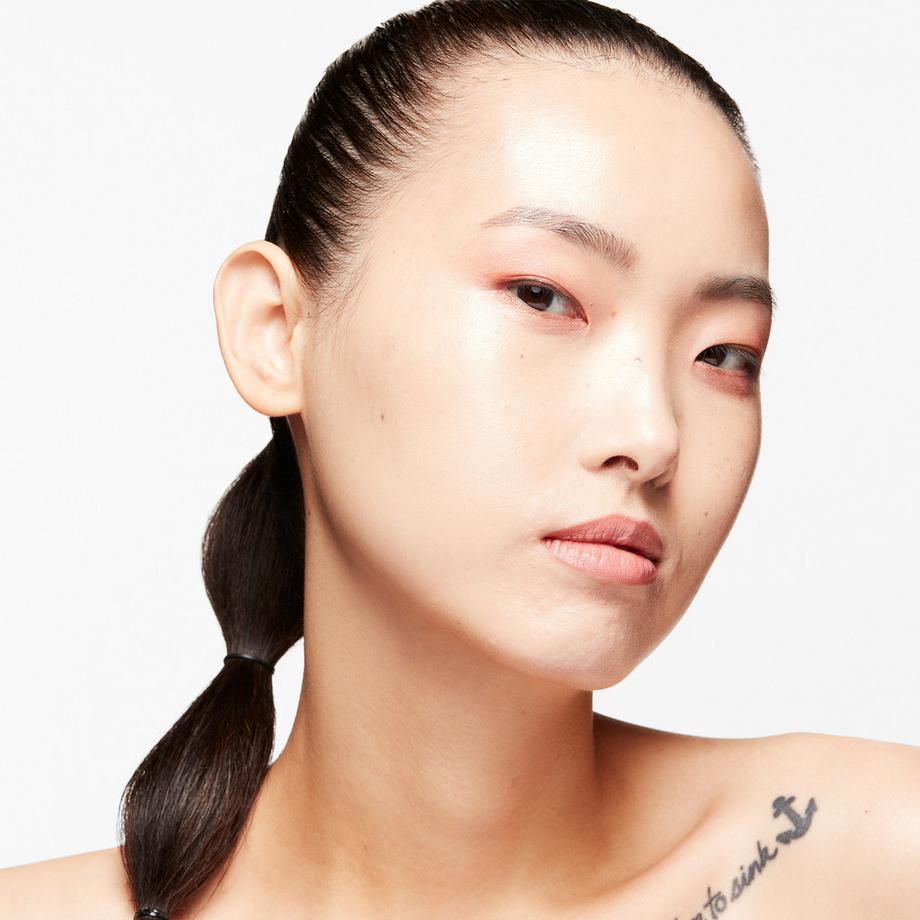 MAC Cosmetics  Strobe Dewy Skin Tint 