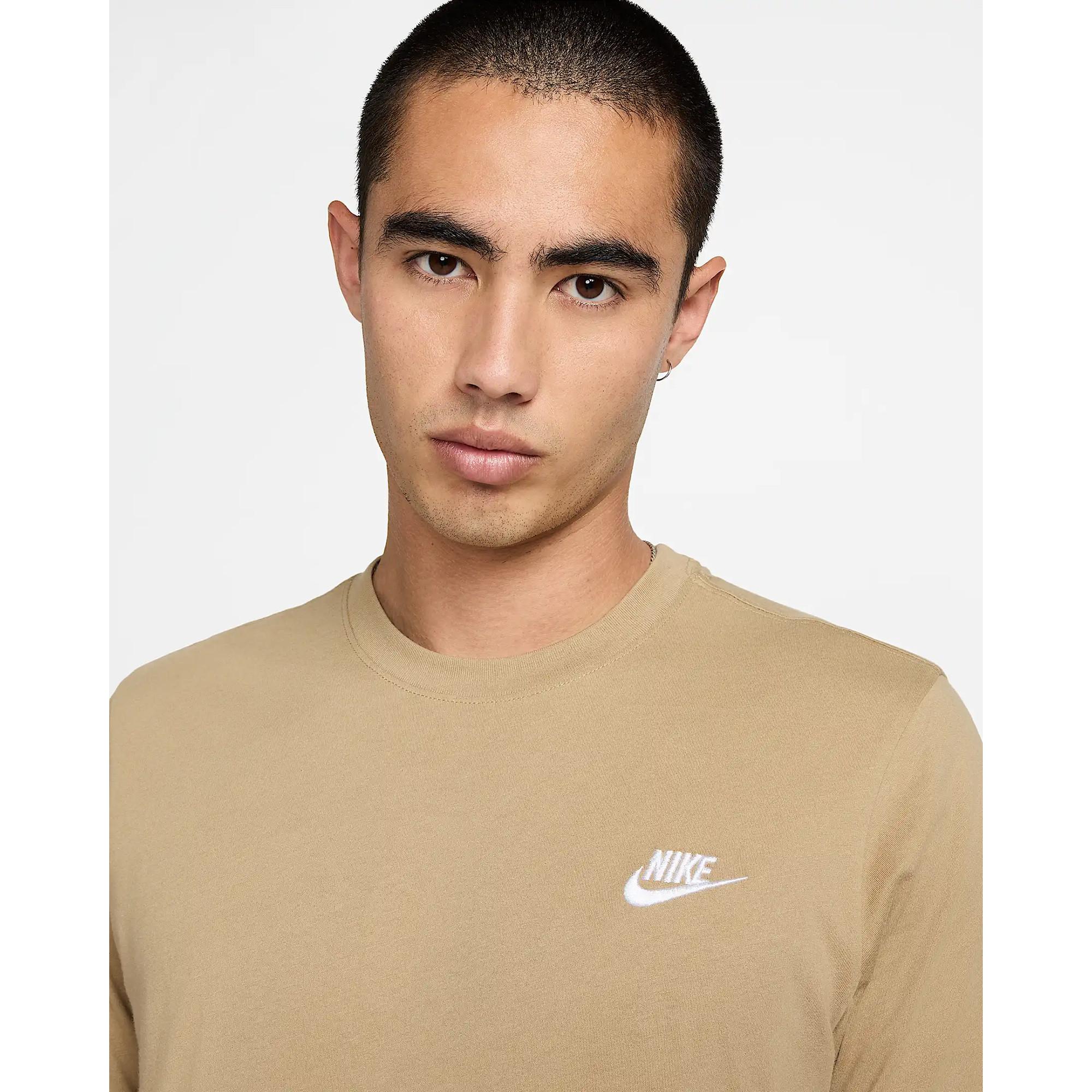 NIKE Sportswear Club\n T-shirt 