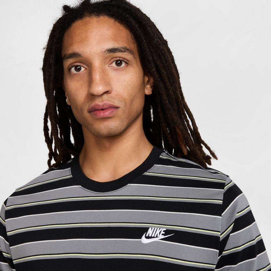 NIKE NIKE CLUB T-shirt girocollo, maniche corte 