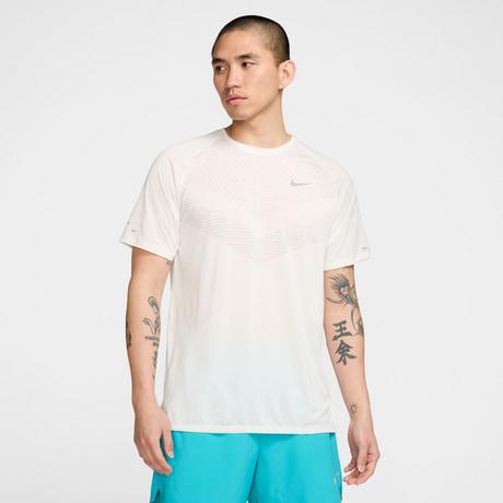 NIKE NIKE CLUB T-shirt girocollo, maniche corte 