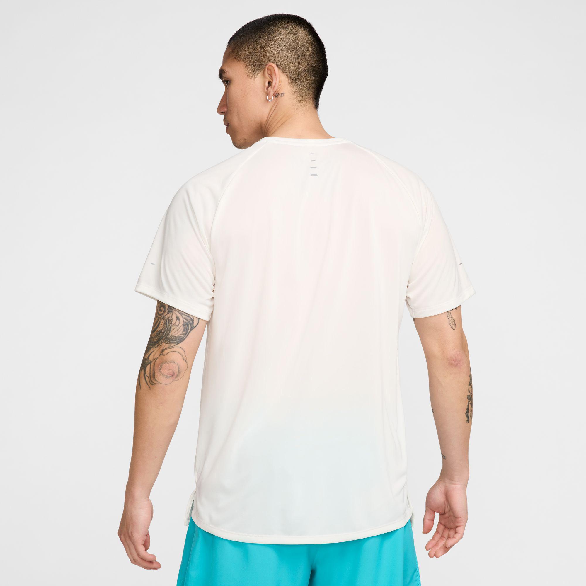 NIKE NIKE CLUB T-shirt girocollo, maniche corte 