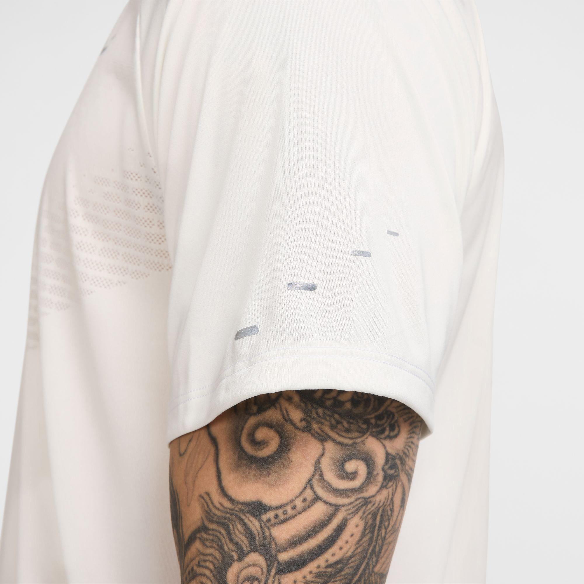 NIKE NIKE CLUB T-shirt girocollo, maniche corte 