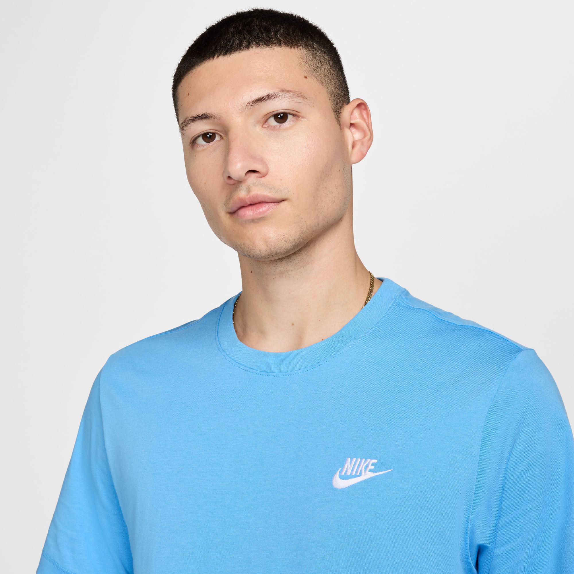 NIKE Sportswear Club\n T-shirt 