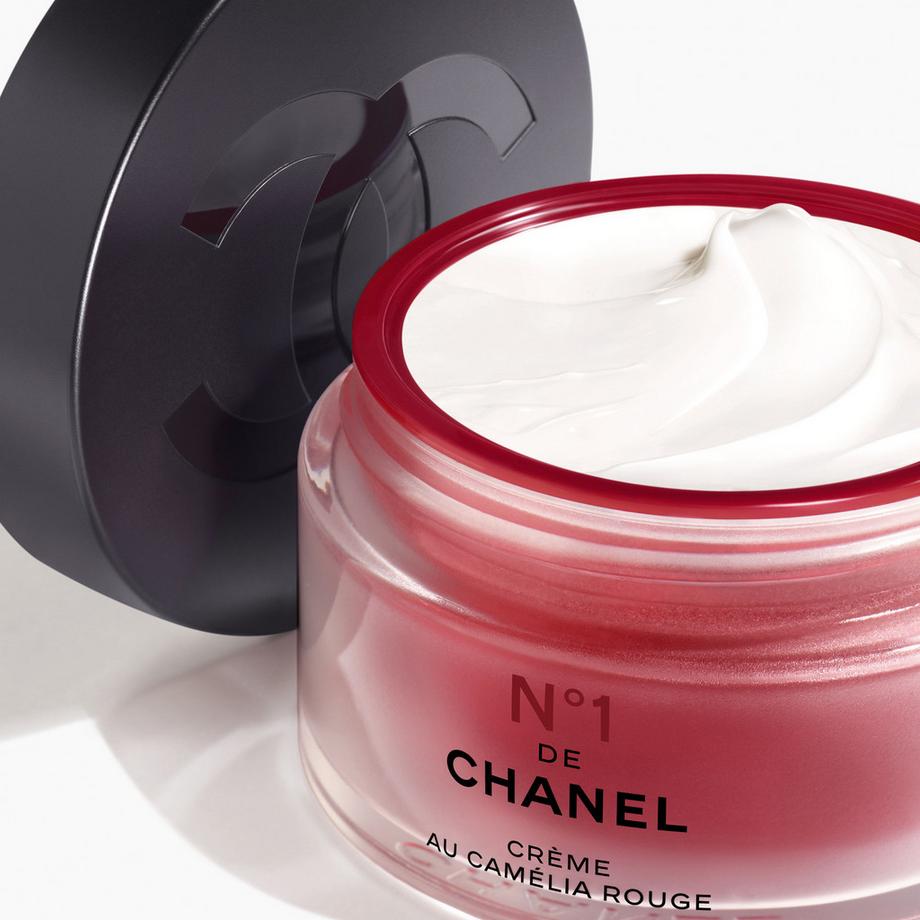 CHANEL N°1 DE CHANEL CRÈME AU CAMÉLIA ROUGE REPULPE – LISSE – PROTÈGE  