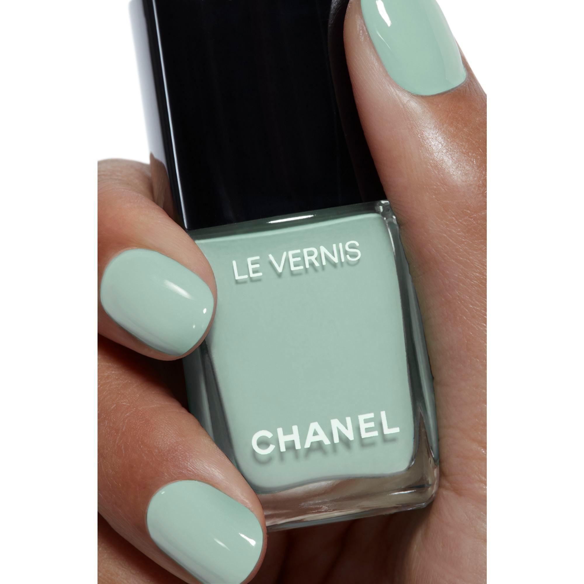 CHANEL LE VERNIS NAGELLACK – FARBE UND GLANZ MIT LANGEM HALT 