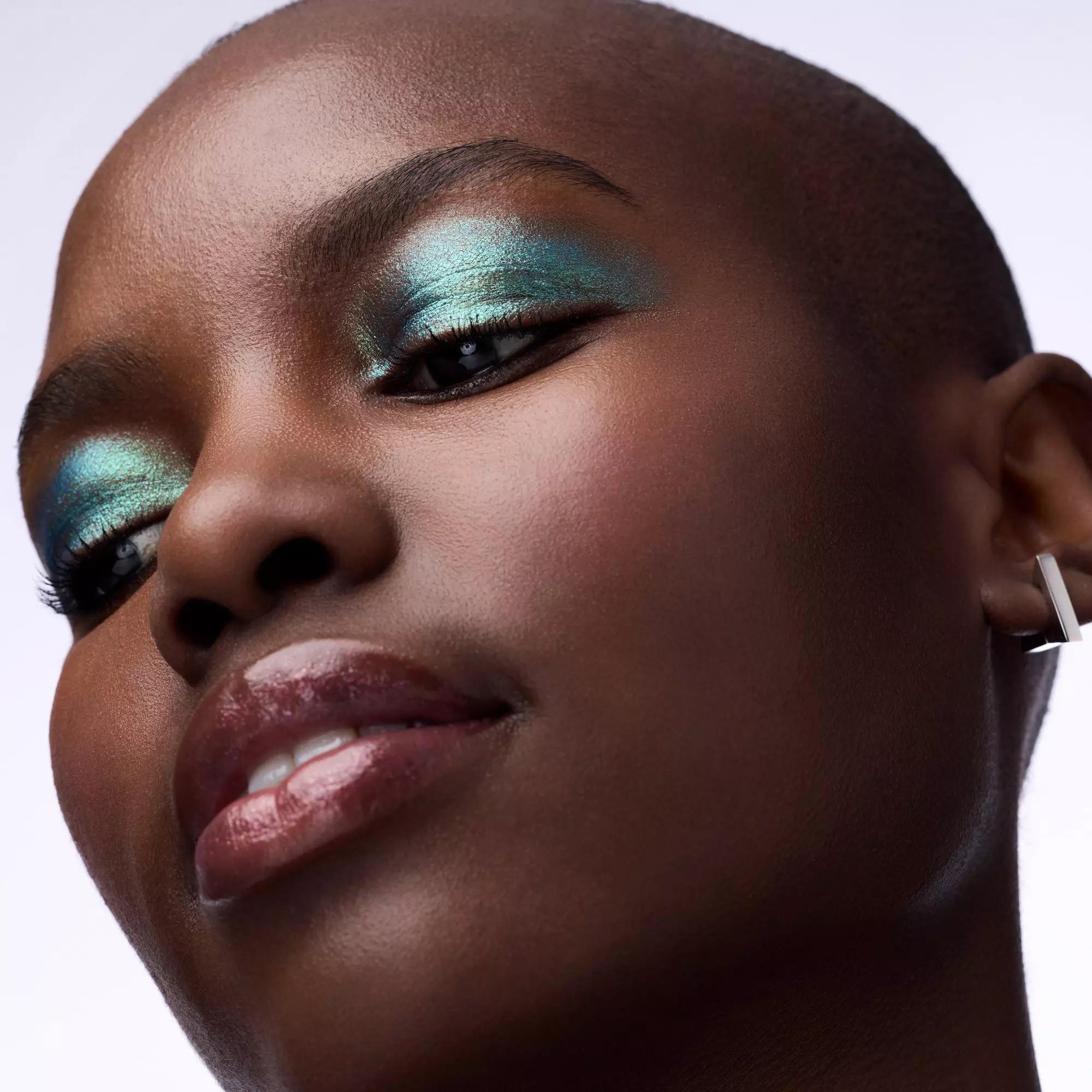 CATRICE  Space Glam Chrome Eyeshadow 