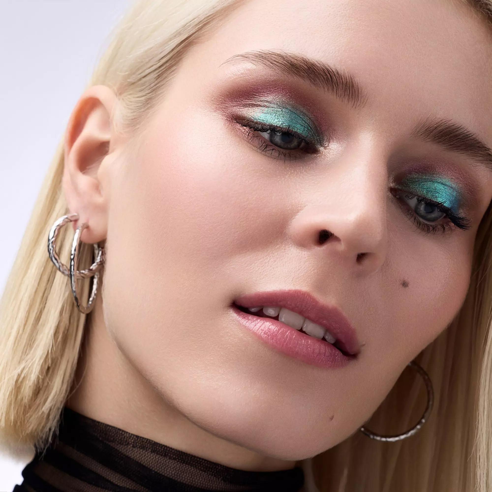 CATRICE  Space Glam Chrome Eyeshadow 