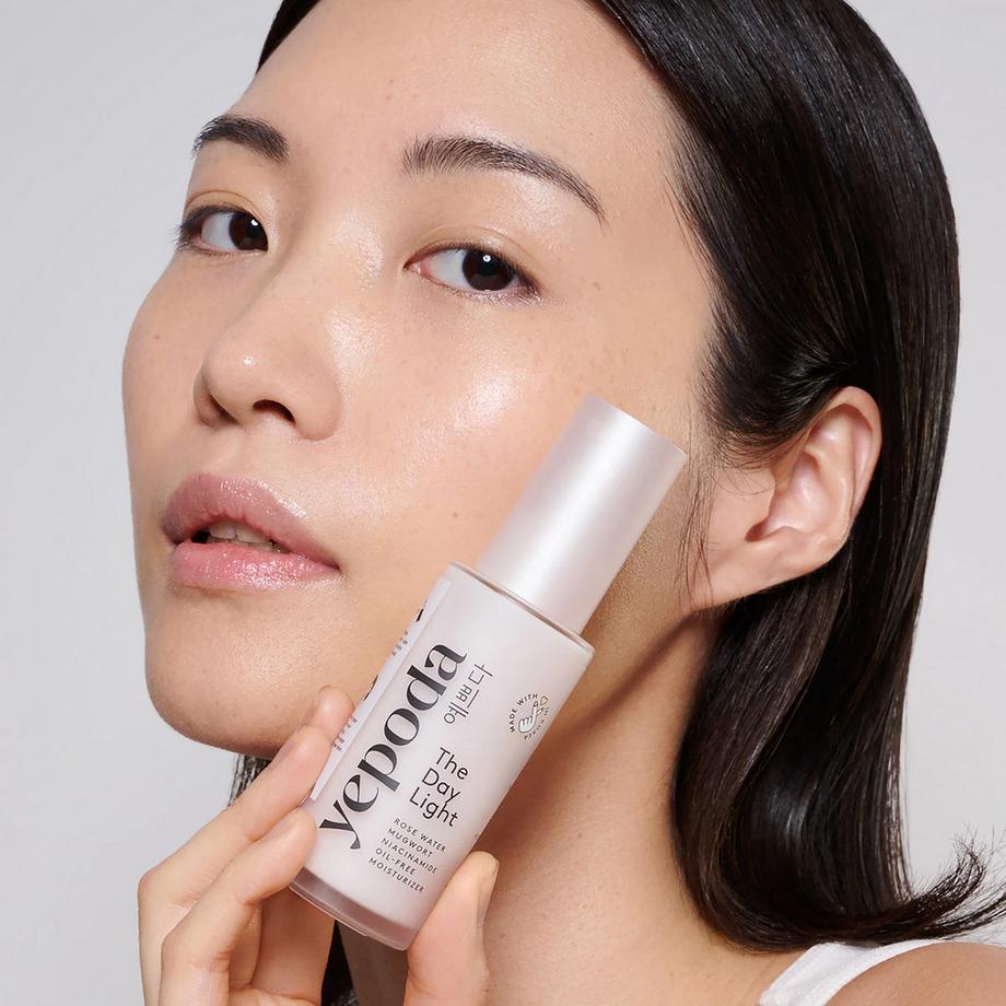 Yepoda  The Day Light - Ölfreie Tagescreme mit Rosenwasser, Beifuss und Niacinamid 