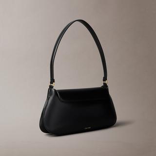 Calvin Klein Engraved Hardware Flap Schultertasche  