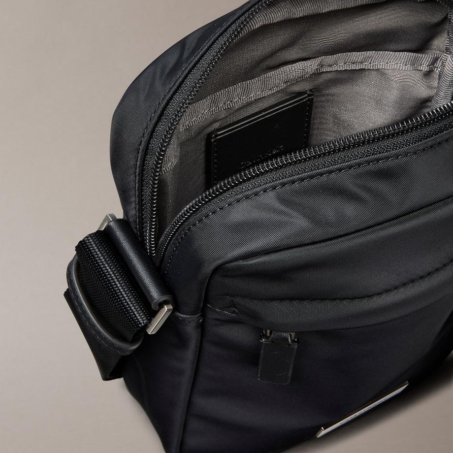 Calvin Klein Sac Reporter Sleek  
