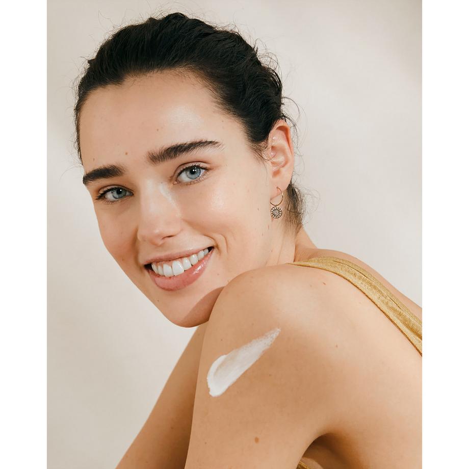 NIVEA SUN  Latte solare protettivo e idratante SPF 30 