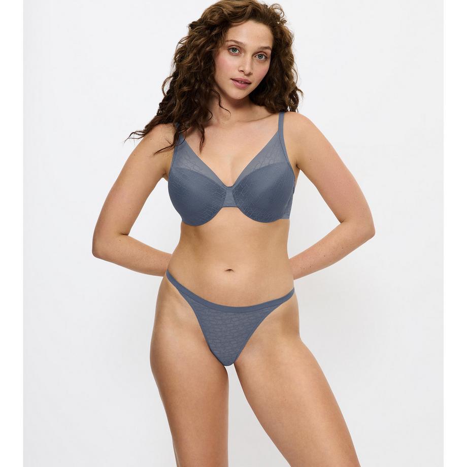 Triumph Signature Sheer String  