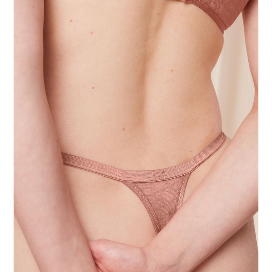 Triumph Signature Sheer String EX  