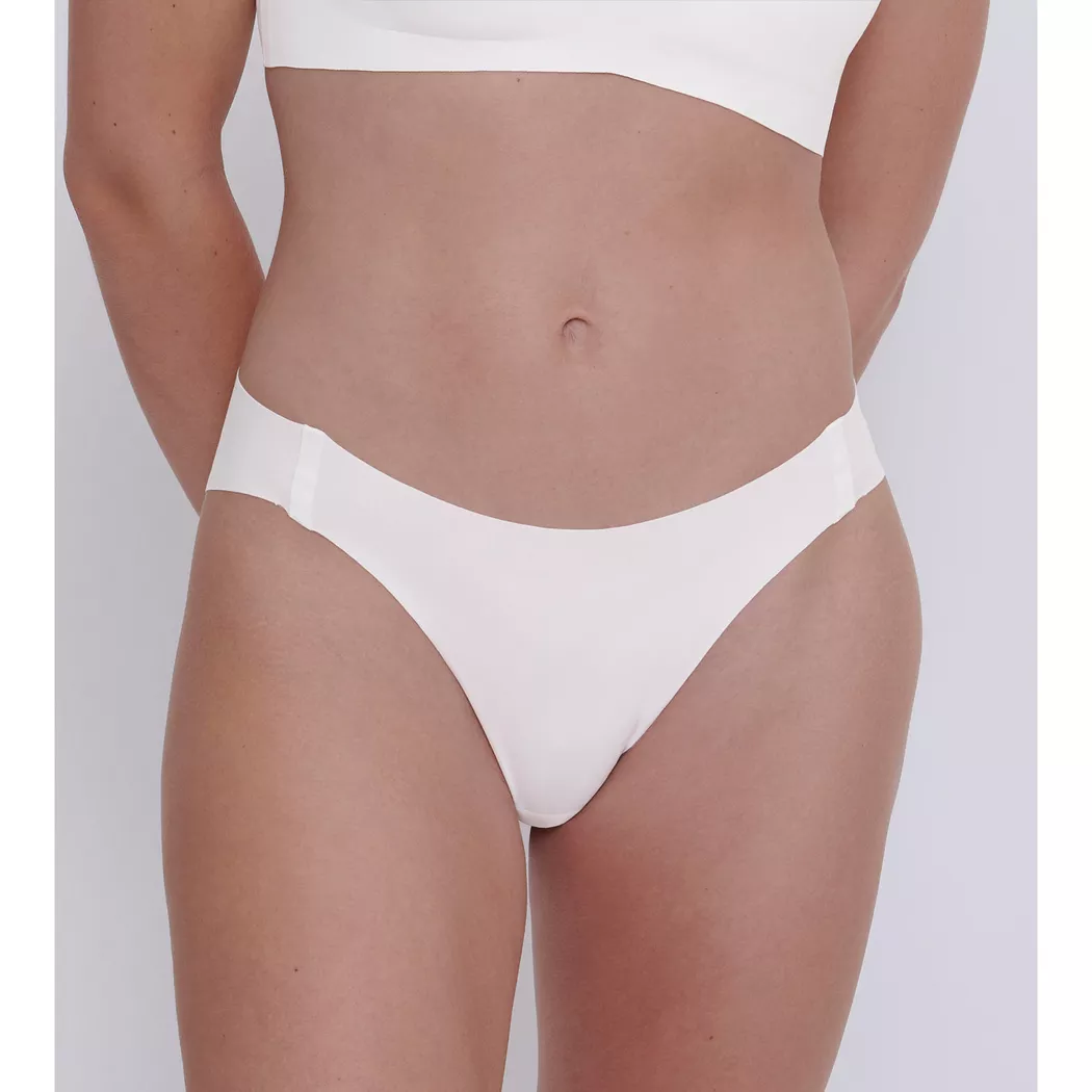 Slip SLOGGI "ZERO Feel Bliss High leg", Damen, Gr. S, weiß (silk weiß), Spitze, Obermaterial: 76% Polyamid, 24% Elasthan, Jacquardmuster, unifarben, figurbetont, Unterhosen Slip, unsichtbar mit Spitzenoptik