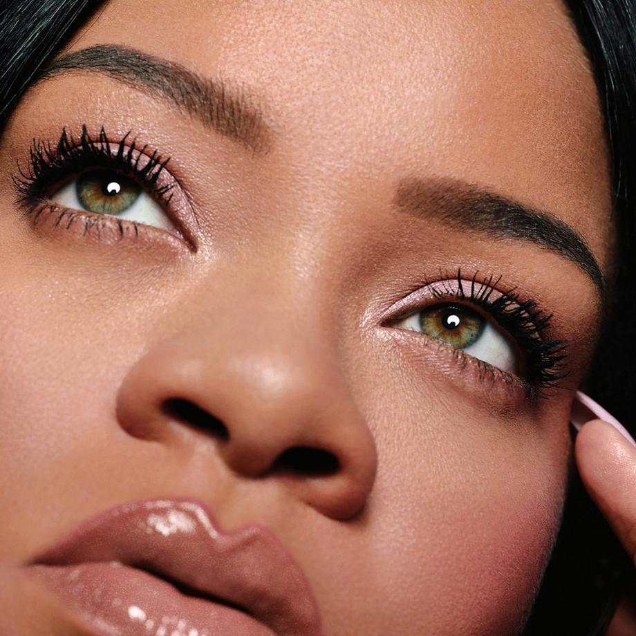Fenty Beauty By Rihanna  HELLA THICC VOLUMIZING MASCARA  - Mascara volumateur 