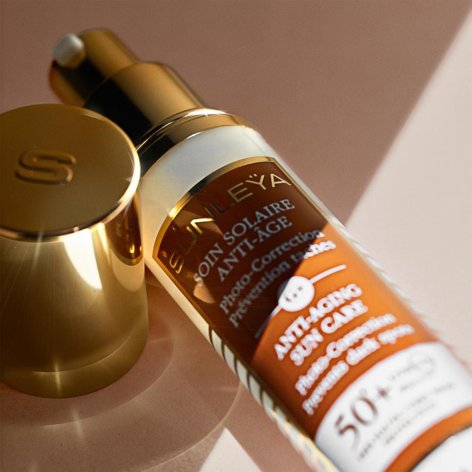 sisley  Sunleÿa Soin Solaire Anti - Âge SPF 50+ 