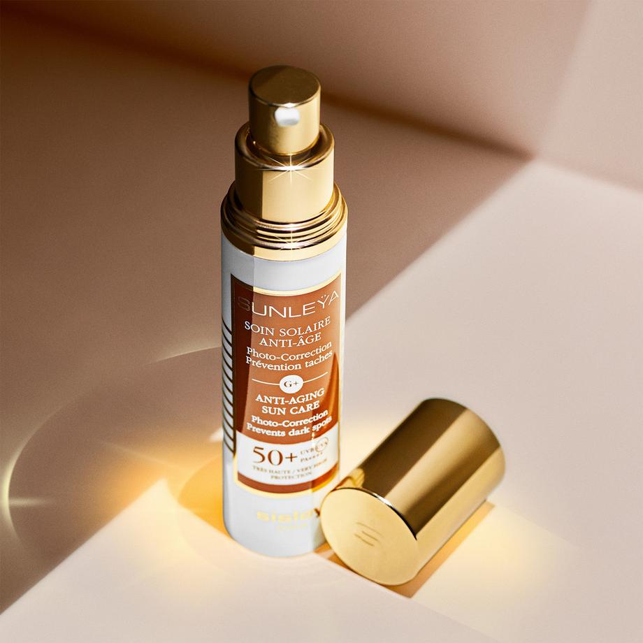 sisley  Sunleÿa Soin Solaire Anti - Âge SPF 50+ 