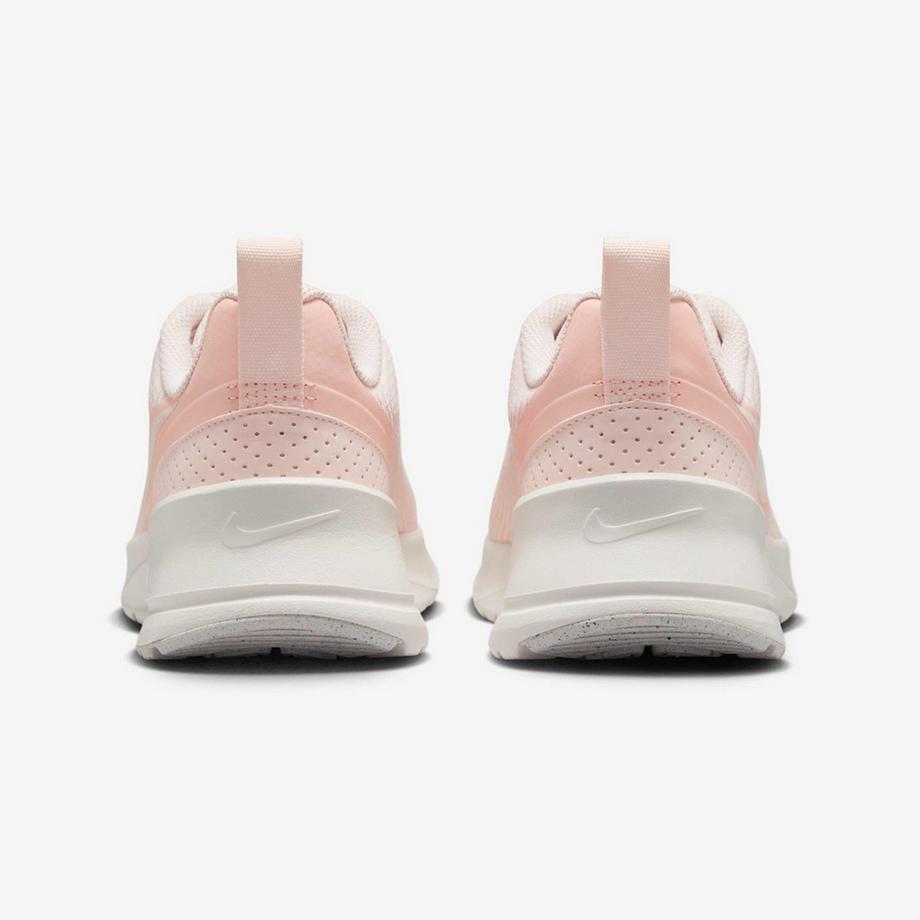 NIKE Wmns Air Max Nuaxis Sneakers, basses 